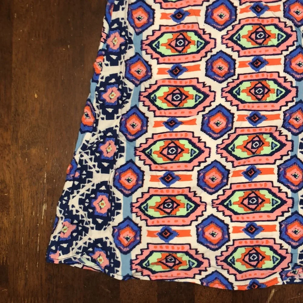 Patterned Shift Dress - Picture 5 of 8